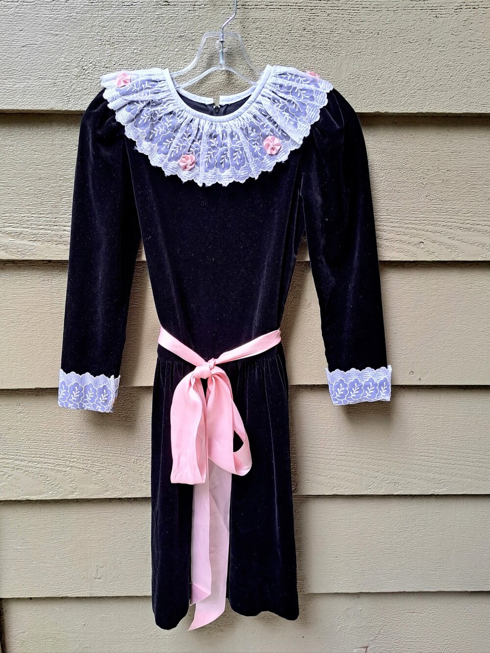 SYLVIA WHYTE Black Velvet Holiday Formal Dress - Must See - 12